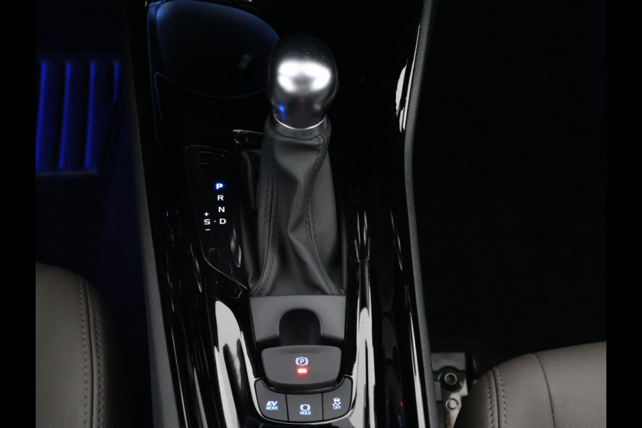Toyota C-HR 2.0 Hybrid Executive 184 PK | Navigatie | JBL audio | Stoelverwarming | Half Leder |