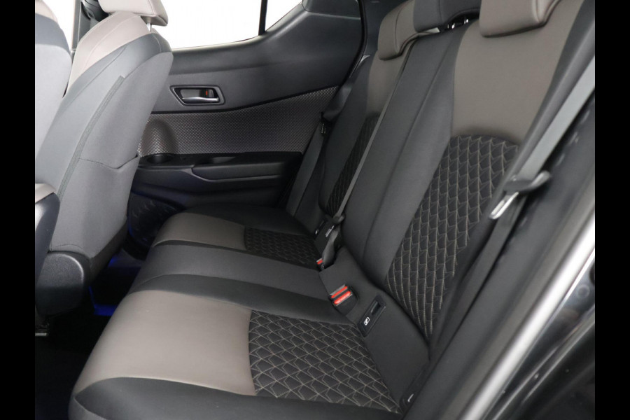 Toyota C-HR 2.0 Hybrid Executive 184 PK | Navigatie | JBL audio | Stoelverwarming | Half Leder |