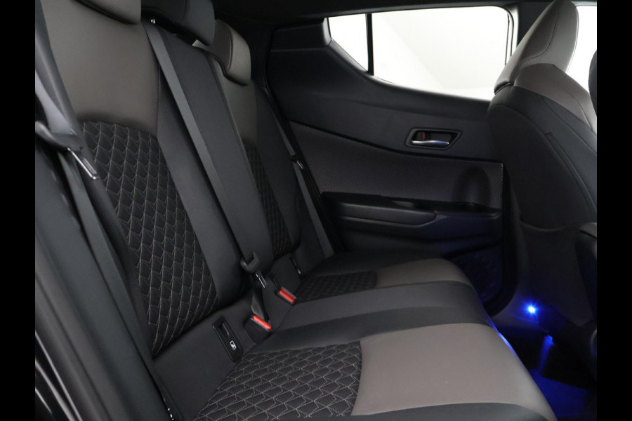 Toyota C-HR 2.0 Hybrid Executive 184 PK | Navigatie | JBL audio | Stoelverwarming | Half Leder |