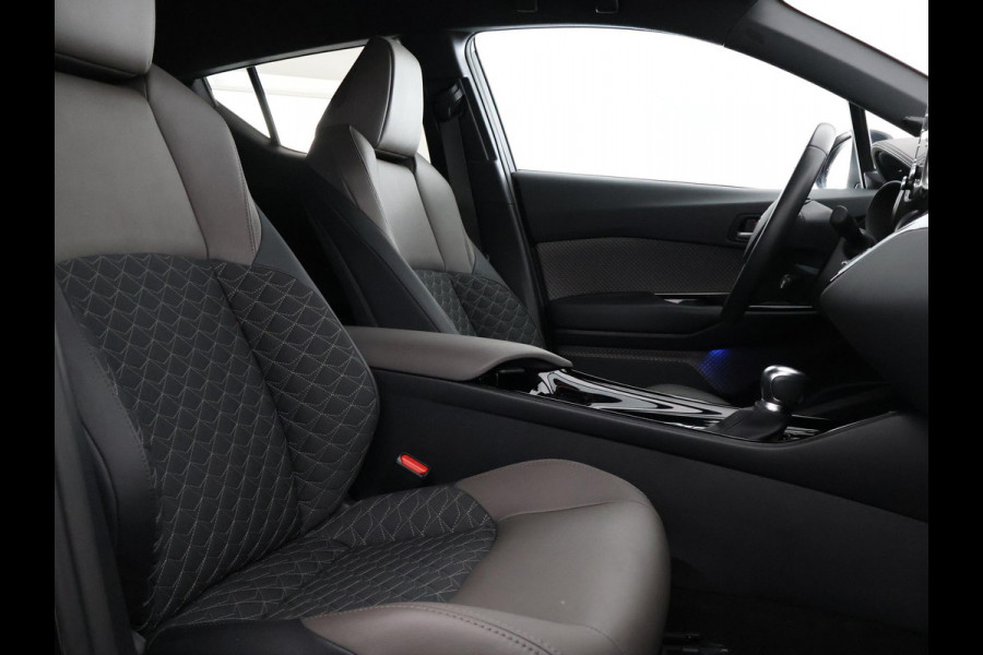 Toyota C-HR 2.0 Hybrid Executive 184 PK | Navigatie | JBL audio | Stoelverwarming | Half Leder |