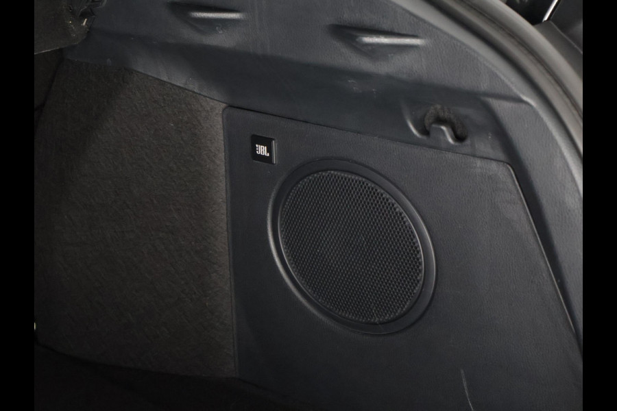 Toyota C-HR 2.0 Hybrid Executive 184 PK | Navigatie | JBL audio | Stoelverwarming | Half Leder |