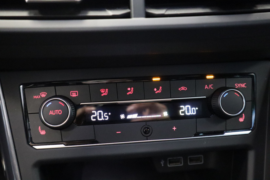 Volkswagen Polo 1.0 TSI Highline Business R Panorama Navigatie Cruise Control R-line interieur 17LMV stoelverwarming