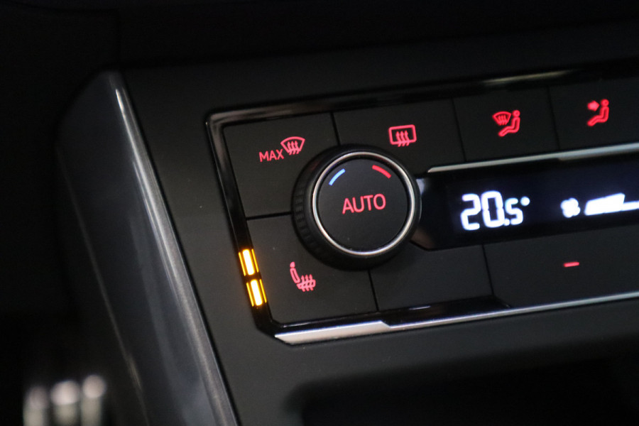 Volkswagen Polo 1.0 TSI Highline Business R Panorama Navigatie Cruise Control R-line interieur 17LMV stoelverwarming