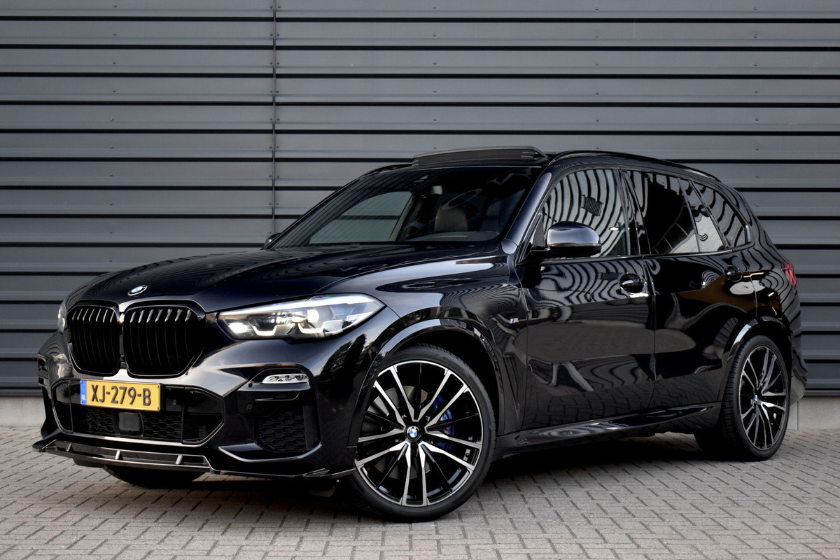 BMW X5 xDrive40i M Sport | Panoramadak | 22'' Velgen | Luchtvering | 4-Wiel Besturing | Harman/Kardon | Camera | Kristallen Pook | Incl. BTW | Orig. NL | BMW X5 xDrive40i M Sport | Panoramadak | 22'' Velgen | Luchtvering | 4-Wiel Besturing | Harman/Kardon | Camera | Kristallen Pook | Incl. BTW | Orig. NL |