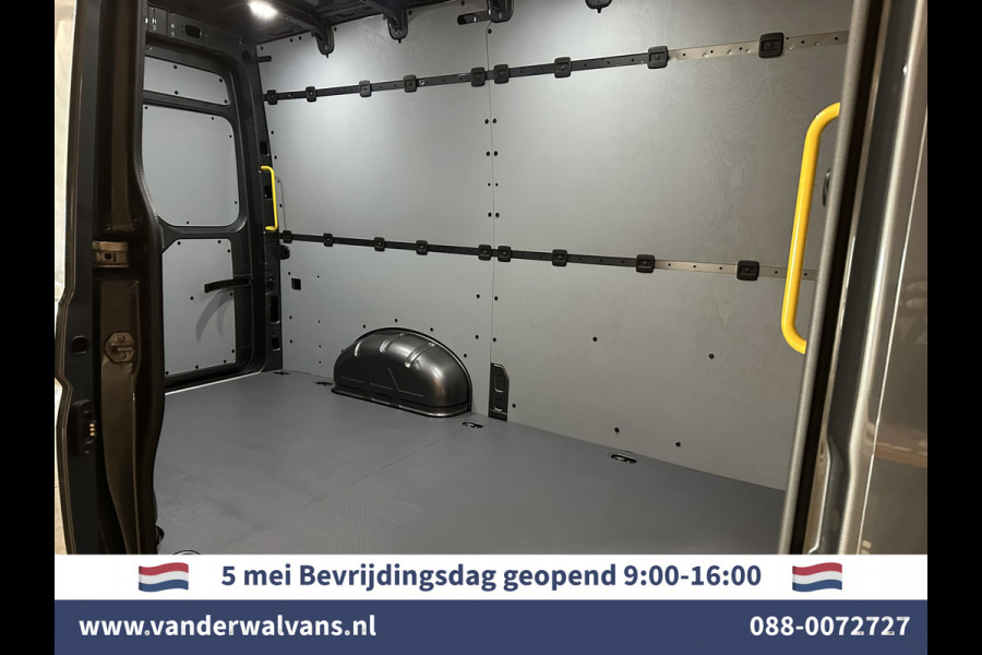 Volkswagen Crafter 2.0 TDI 141pk L3H3 L2H2 Euro6 Airco | Cruisecontrol | 3000kg Trekhaak Bijrijdersbank