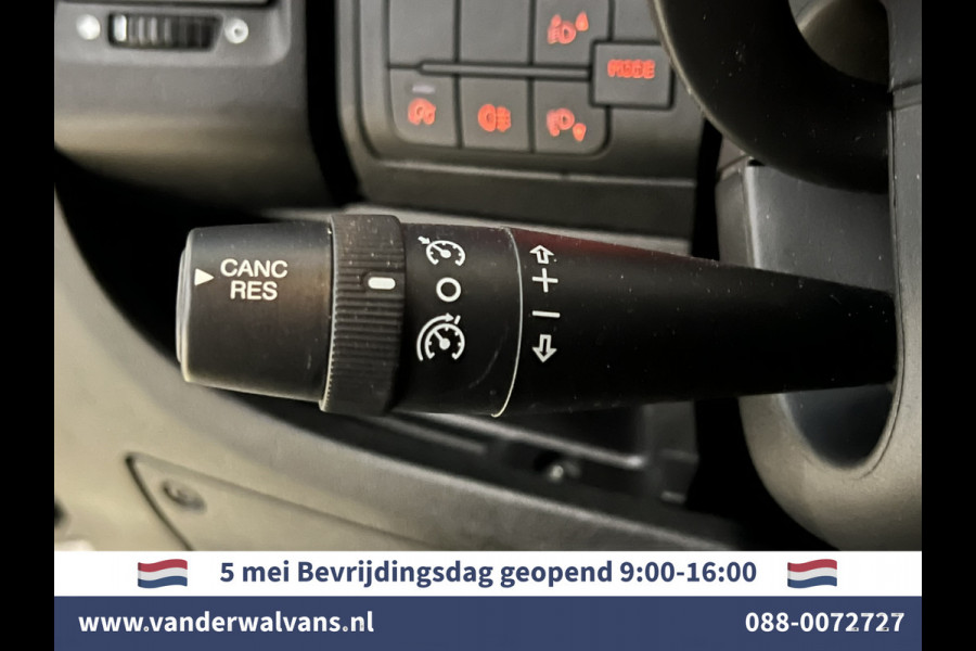 Peugeot Boxer 2.0 BlueHDI 141pk Bakwagen Laadklep Euro6 Airco | Camera | Cruisecontrol | Chauffeursstoel Bijrijdersbank