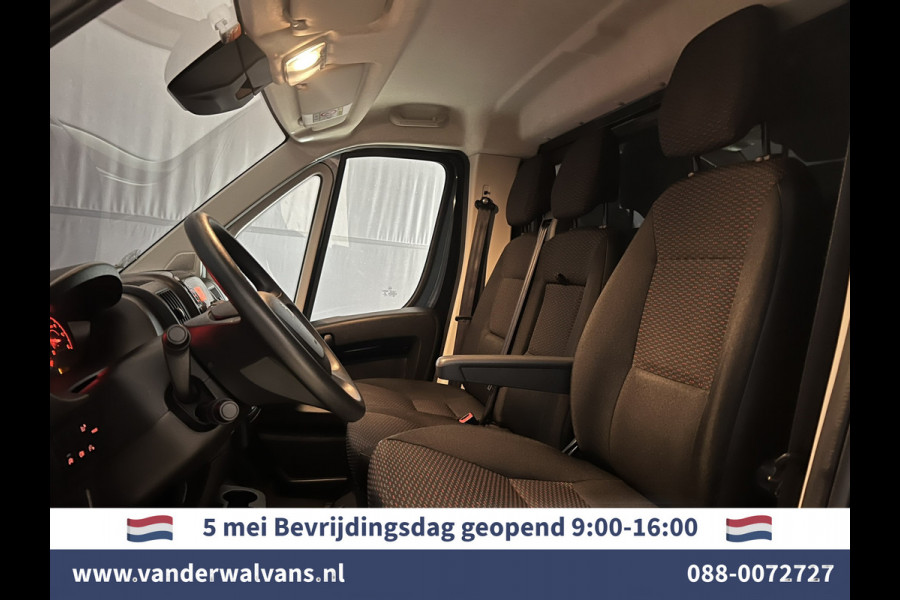 Peugeot Boxer 2.0 BlueHDI 141pk Bakwagen Laadklep Euro6 Airco | Camera | Cruisecontrol | Chauffeursstoel Bijrijdersbank