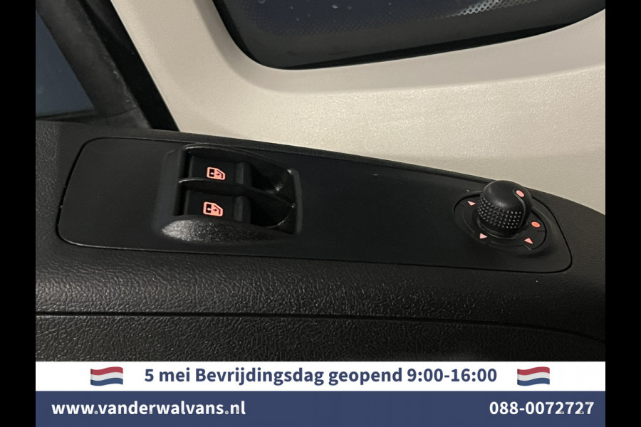 Peugeot Boxer 2.0 BlueHDI 141pk Bakwagen Laadklep Euro6 Airco | Camera | Cruisecontrol | Chauffeursstoel Bijrijdersbank