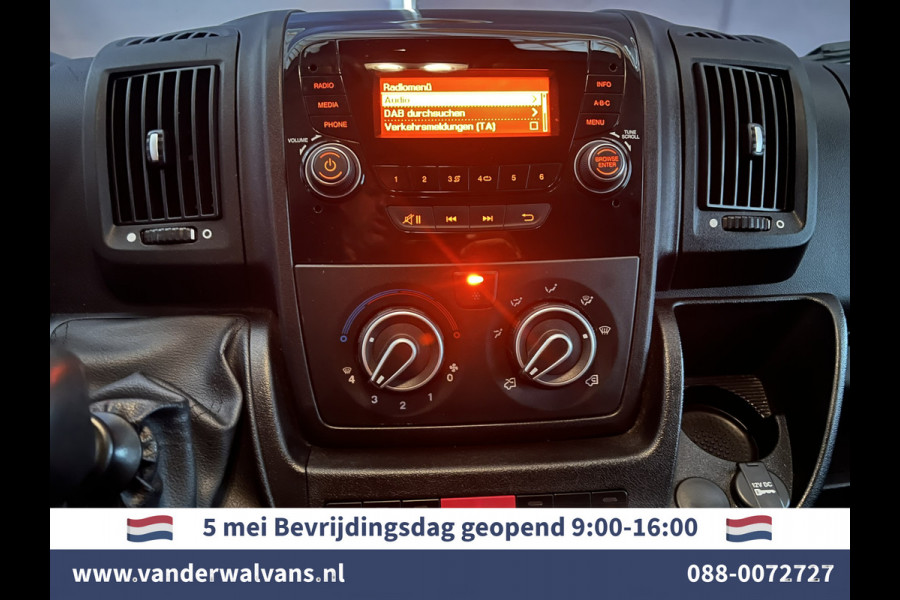 Peugeot Boxer 2.0 BlueHDI 141pk Bakwagen Laadklep Euro6 Airco | Camera | Cruisecontrol | Chauffeursstoel Bijrijdersbank