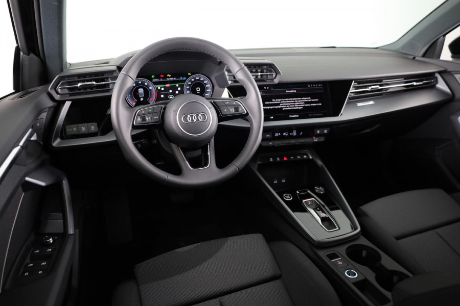 Audi A3 Limousine 30 TFSI Advanced edition 116pk S-tronic | navigatie | Sportstoelen | Led verlichting |