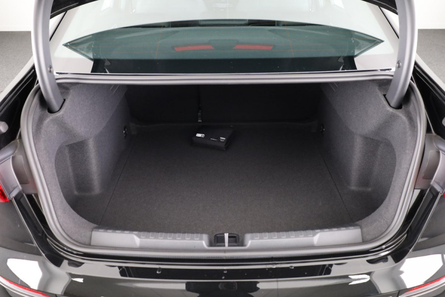 Audi A3 Limousine 30 TFSI Advanced edition 116pk S-tronic | navigatie | Sportstoelen | Led verlichting |