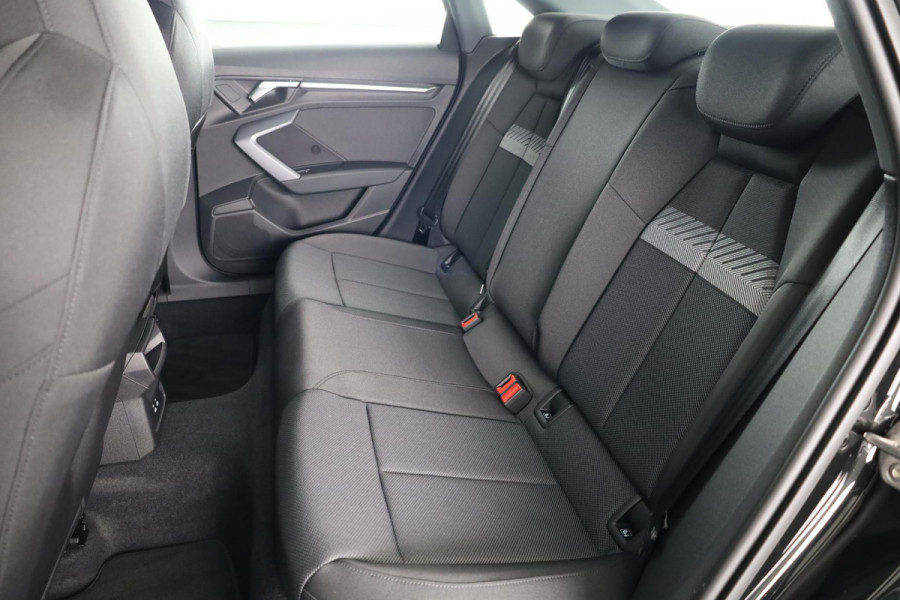 Audi A3 Limousine 30 TFSI Advanced edition 116pk S-tronic | navigatie | Sportstoelen | Led verlichting |