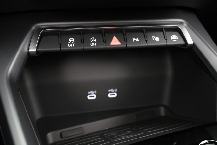 Audi A3 Limousine 30 TFSI Advanced edition 116pk S-tronic | navigatie | Sportstoelen | Led verlichting |