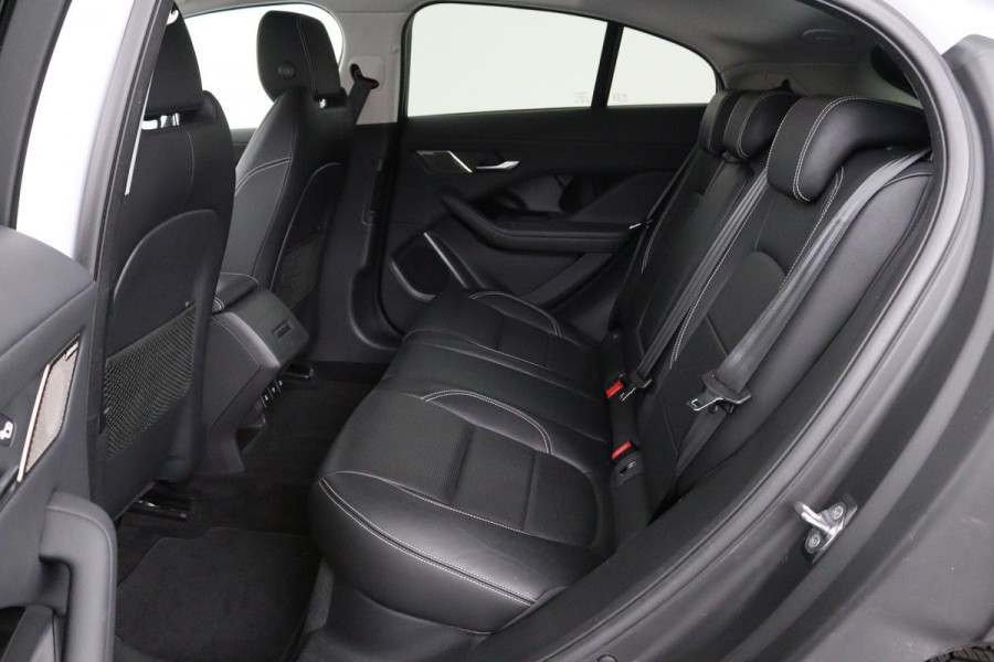 Jaguar I-PACE EV400 SE 90 kWh | Panoramadak | Leder | Stoelverwarming | Carplay | Meridian Surround | Camera | Park Assist | Full LED