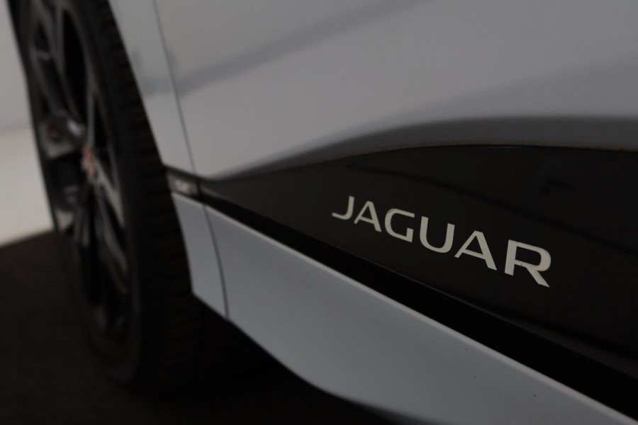 Jaguar I-PACE EV400 SE 90 kWh | Panoramadak | Leder | Stoelverwarming | Carplay | Meridian Surround | Camera | Park Assist | Full LED