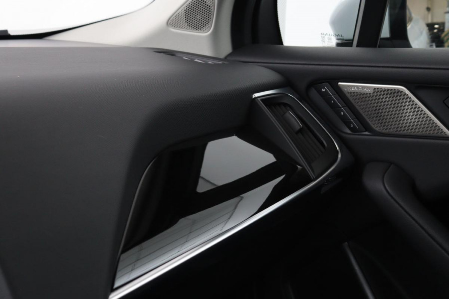 Jaguar I-PACE EV400 SE 90 kWh | Panoramadak | Leder | Stoelverwarming | Carplay | Meridian Surround | Camera | Park Assist | Full LED