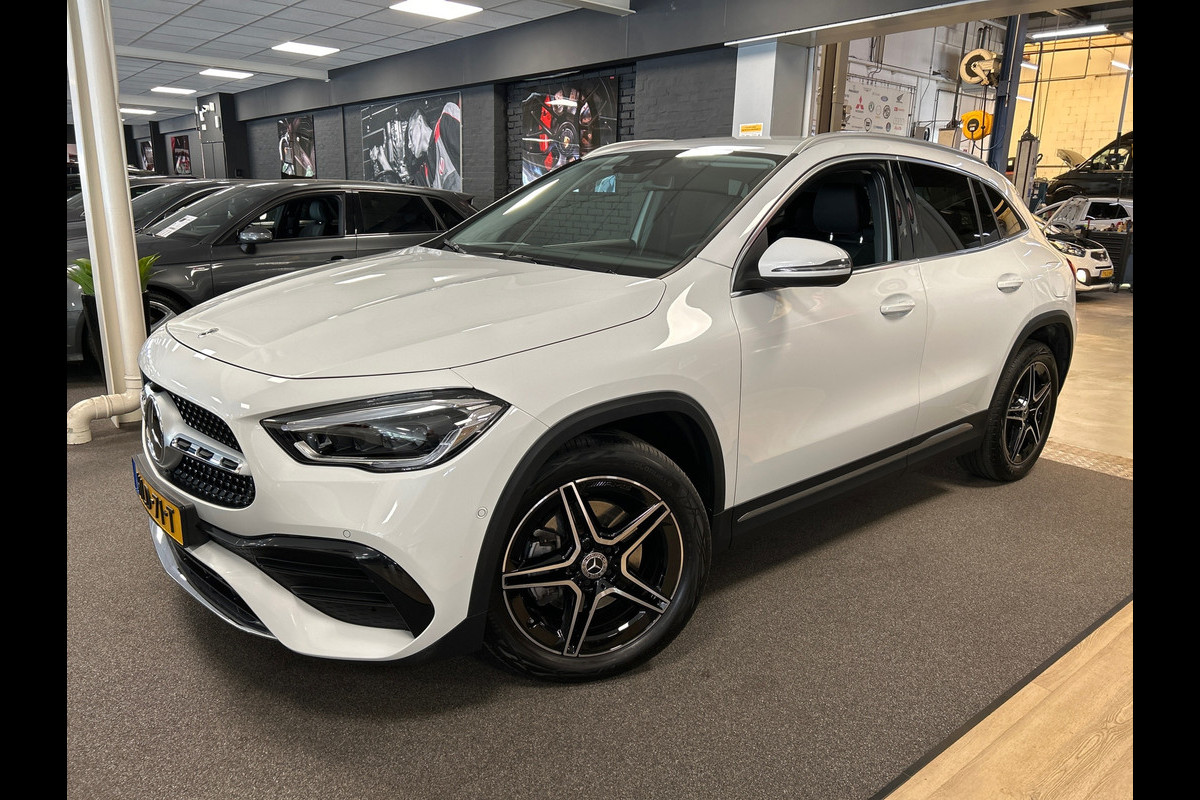Mercedes-Benz GLA 250 e AMG Line / camera / Navigatie / sfeer verlichting / led verlichting Mercedes-Benz GLA 250 e AMG Line / camera / Navigatie / sfeer verlichting / led verlichting