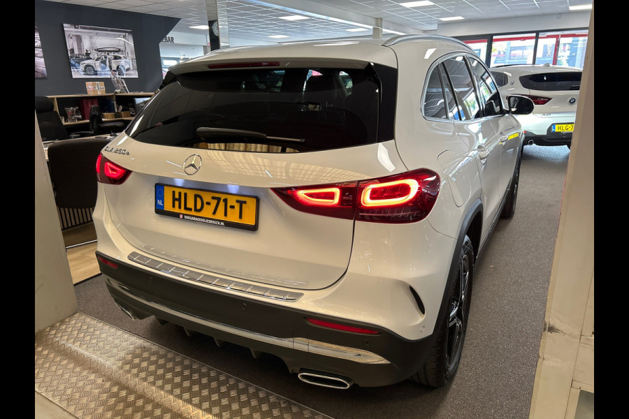 Mercedes-Benz GLA 250 e AMG Line / camera / Navigatie / sfeer verlichting / led verlichting