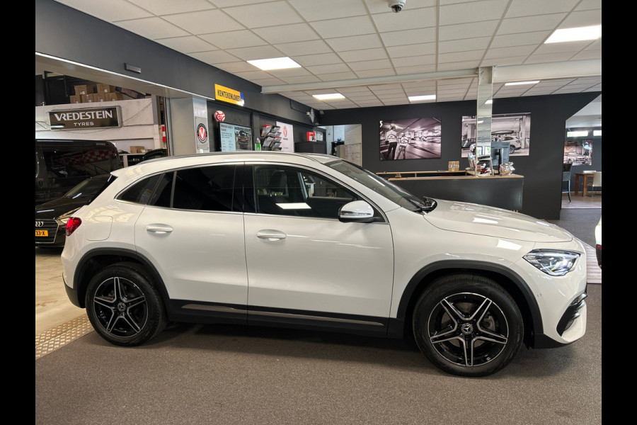 Mercedes-Benz GLA 250 e AMG Line / camera / Navigatie / sfeer verlichting / led verlichting