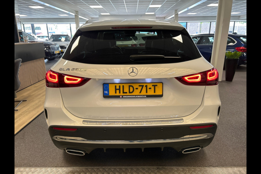 Mercedes-Benz GLA 250 e AMG Line / camera / Navigatie / sfeer verlichting / led verlichting