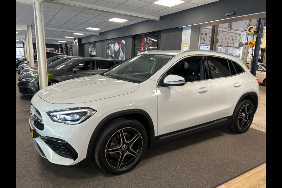 Mercedes-Benz GLA 250 e AMG Line / camera / Navigatie / sfeer verlichting / led verlichting