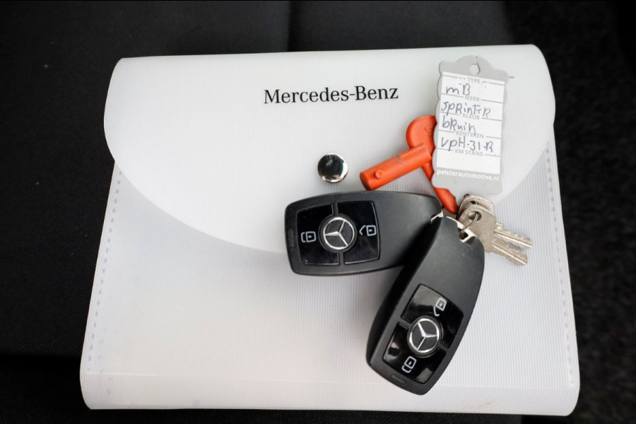 Mercedes-Benz Sprinter 515 CDI 150pk 9G Automaat Bakwagen met laadklep en zijdeur 03-2022