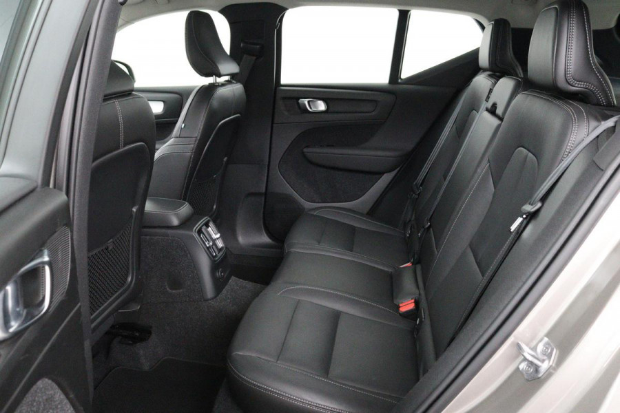 Volvo XC40 1.5 T4 Recharge Inscription Expression | Panoramadak | Leder | Trekhaak | Stoel & stuurverwarming | Carplay | Full LED | Navigatie | Camera | Climate control