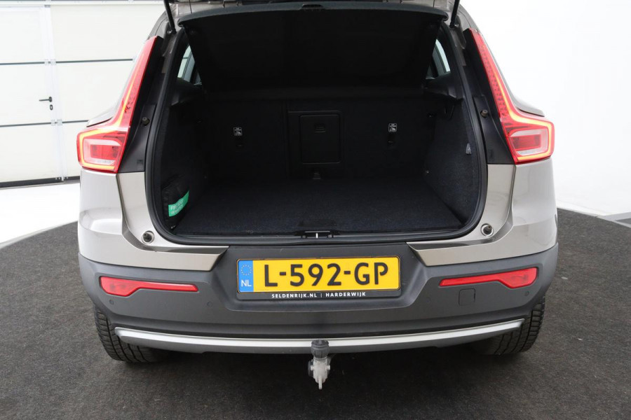 Volvo XC40 1.5 T4 Recharge Inscription Expression | Panoramadak | Leder | Trekhaak | Stoel & stuurverwarming | Carplay | Full LED | Navigatie | Camera | Climate control