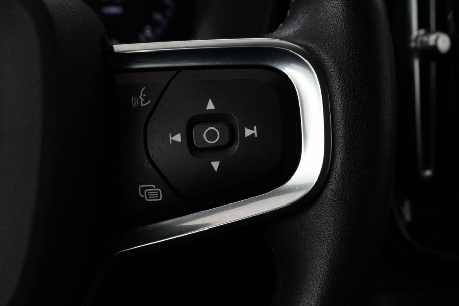 Volvo XC40 1.5 T4 Recharge Inscription Expression | Panoramadak | Leder | Trekhaak | Stoel & stuurverwarming | Carplay | Full LED | Navigatie | Camera | Climate control