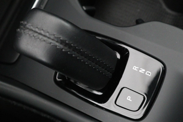Volvo XC40 1.5 T4 Recharge Inscription Expression | Panoramadak | Leder | Trekhaak | Stoel & stuurverwarming | Carplay | Full LED | Navigatie | Camera | Climate control