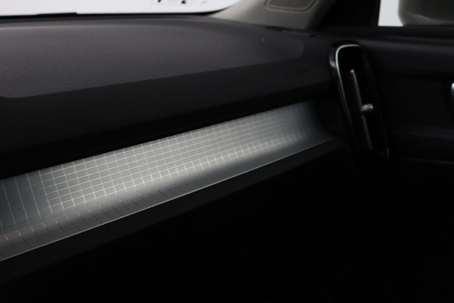 Volvo XC40 1.5 T4 Recharge Inscription Expression | Panoramadak | Leder | Trekhaak | Stoel & stuurverwarming | Carplay | Full LED | Navigatie | Camera | Climate control
