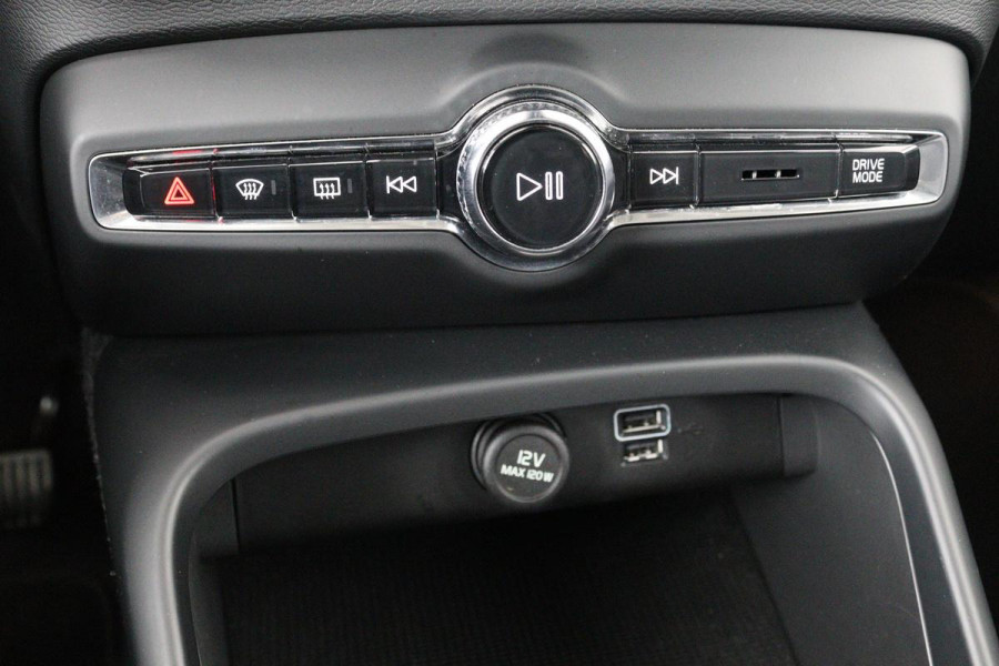 Volvo XC40 1.5 T4 Recharge Inscription Expression | Panoramadak | Leder | Trekhaak | Stoel & stuurverwarming | Carplay | Full LED | Navigatie | Camera | Climate control
