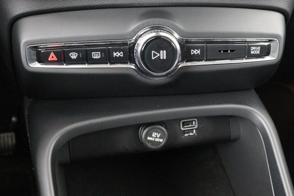 Volvo XC40 1.5 T4 Recharge Inscription Expression | Panoramadak | Leder | Trekhaak | Stoel & stuurverwarming | Carplay | Full LED | Navigatie | Camera | Climate control