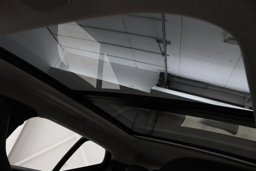 Volvo XC40 1.5 T4 Recharge Inscription Expression | Panoramadak | Leder | Trekhaak | Stoel & stuurverwarming | Carplay | Full LED | Navigatie | Camera | Climate control