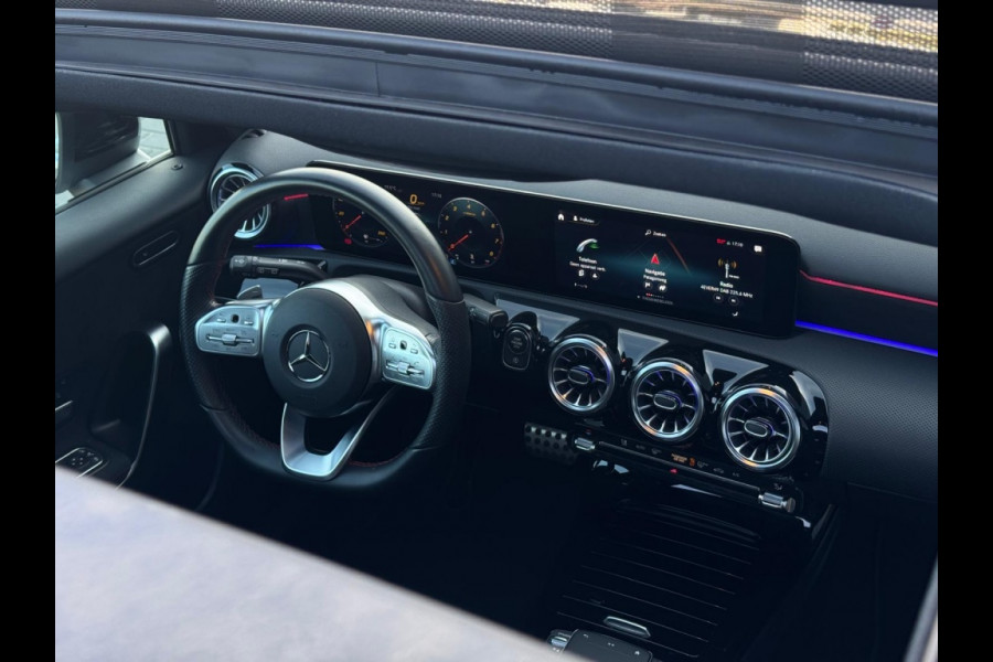 Mercedes-Benz A-Klasse 200 AMG Line M2023 FULL PANO NAVI CAMERA SFEERVERLICHTING ELEK P