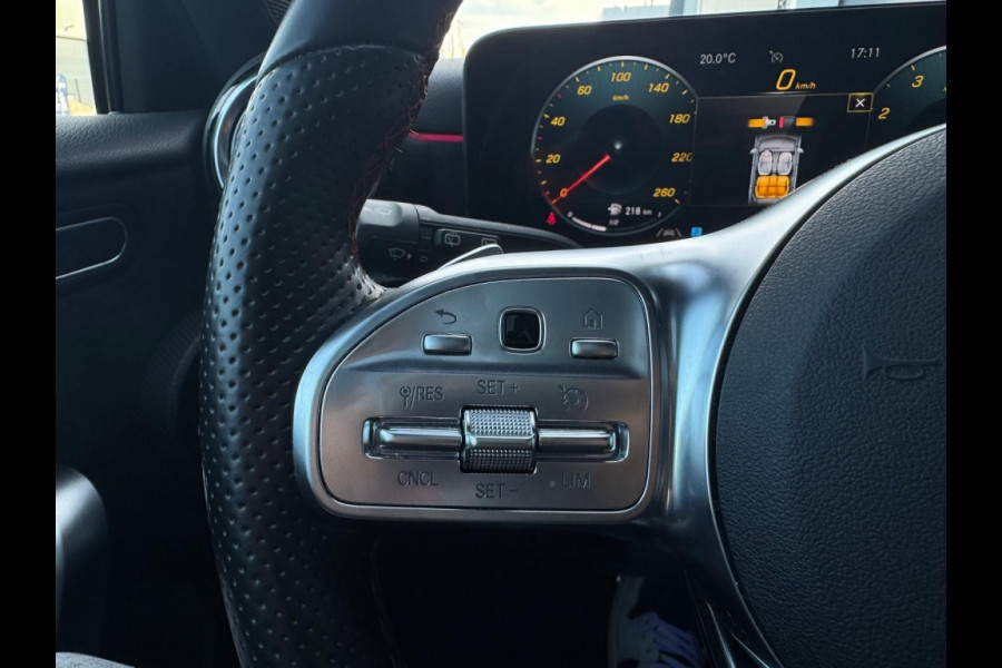 Mercedes-Benz A-Klasse 200 AMG Line M2023 FULL PANO NAVI CAMERA SFEERVERLICHTING ELEK P