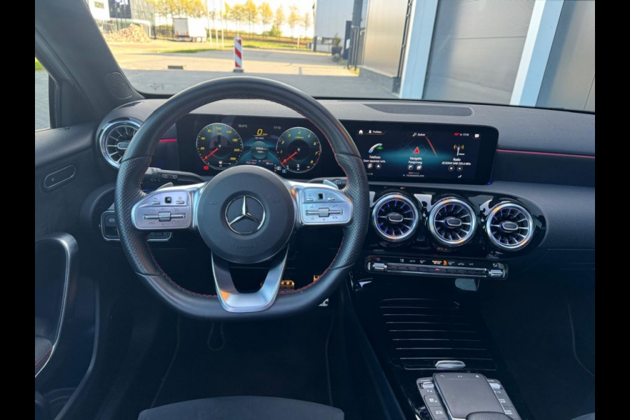 Mercedes-Benz A-Klasse 200 AMG Line M2023 FULL PANO NAVI CAMERA SFEERVERLICHTING ELEK P