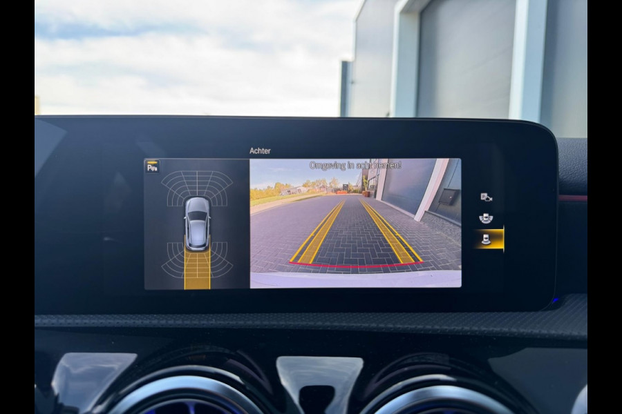 Mercedes-Benz A-Klasse 200 AMG Line M2023 FULL PANO NAVI CAMERA SFEERVERLICHTING ELEK P