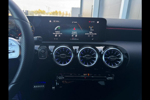 Mercedes-Benz A-Klasse 200 AMG Line M2023 FULL PANO NAVI CAMERA SFEERVERLICHTING ELEK P