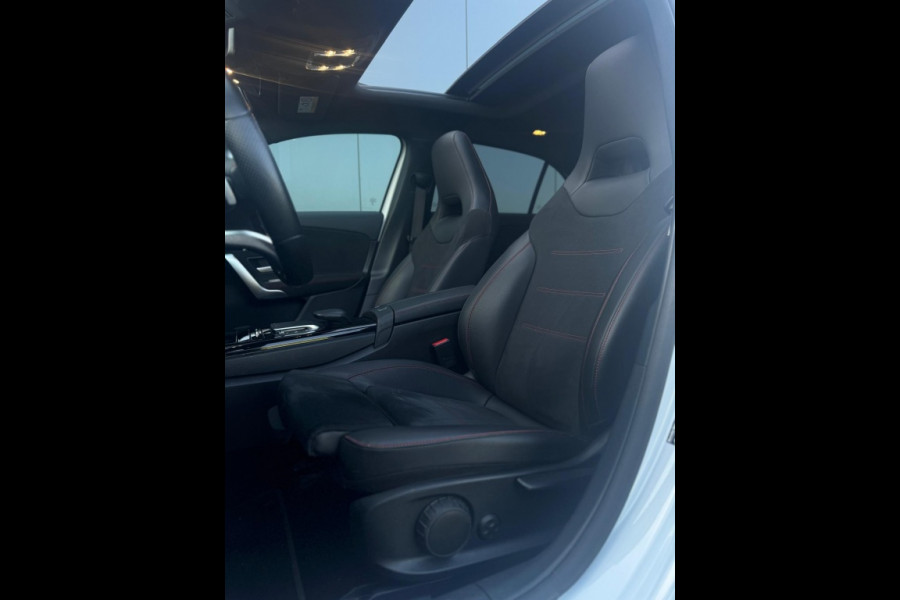 Mercedes-Benz A-Klasse 200 AMG Line M2023 FULL PANO NAVI CAMERA SFEERVERLICHTING ELEK P