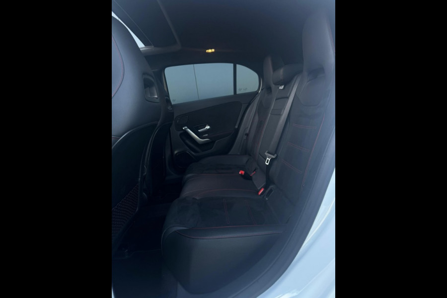 Mercedes-Benz A-Klasse 200 AMG Line M2023 FULL PANO NAVI CAMERA SFEERVERLICHTING ELEK P