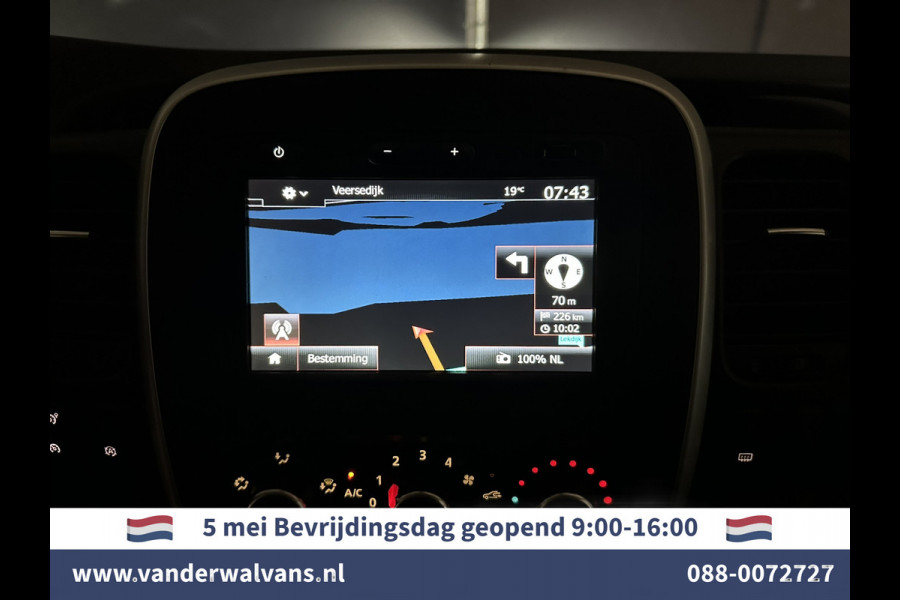 Renault Trafic 2.0 dCi 120pk L2H1 inrichting Euro6 Airco | Navigatie | LED | Camera | Cruisecontrol | Trekhaak Parkeersensoren, Bijrijdersbank