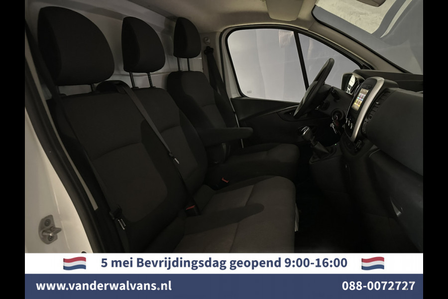 Renault Trafic 2.0 dCi 120pk L2H1 inrichting Euro6 Airco | Navigatie | LED | Camera | Cruisecontrol | Trekhaak Parkeersensoren, Bijrijdersbank