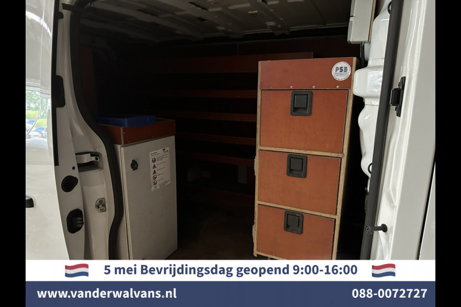 Renault Trafic 2.0 dCi 120pk L2H1 inrichting Euro6 Airco | Navigatie | LED | Camera | Cruisecontrol | Trekhaak Parkeersensoren, Bijrijdersbank