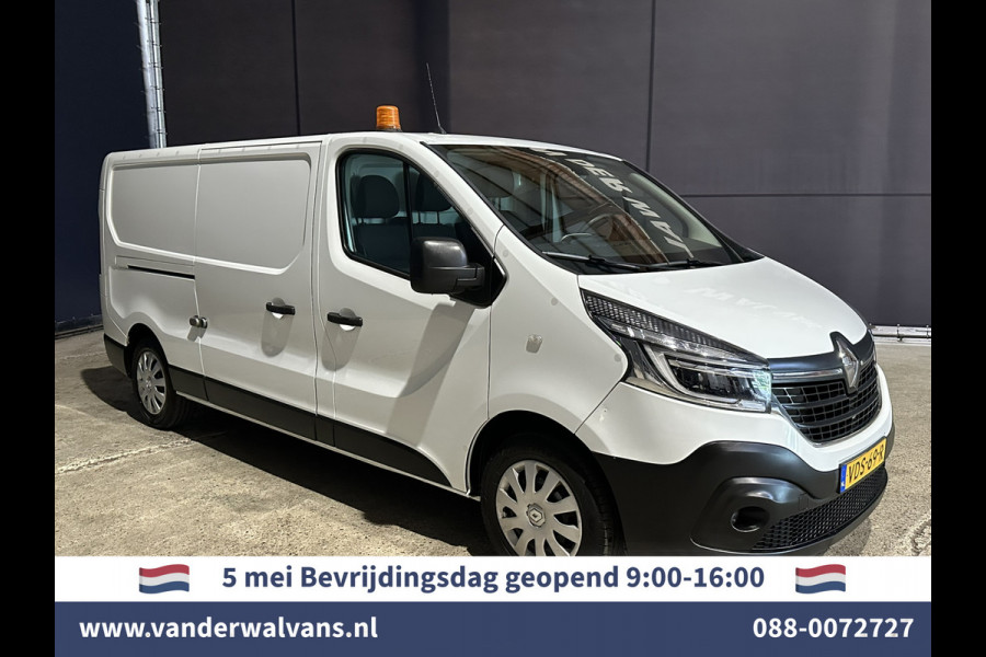 Renault Trafic 2.0 dCi 120pk L2H1 inrichting Euro6 Airco | Navigatie | LED | Camera | Cruisecontrol | Trekhaak Parkeersensoren, Bijrijdersbank