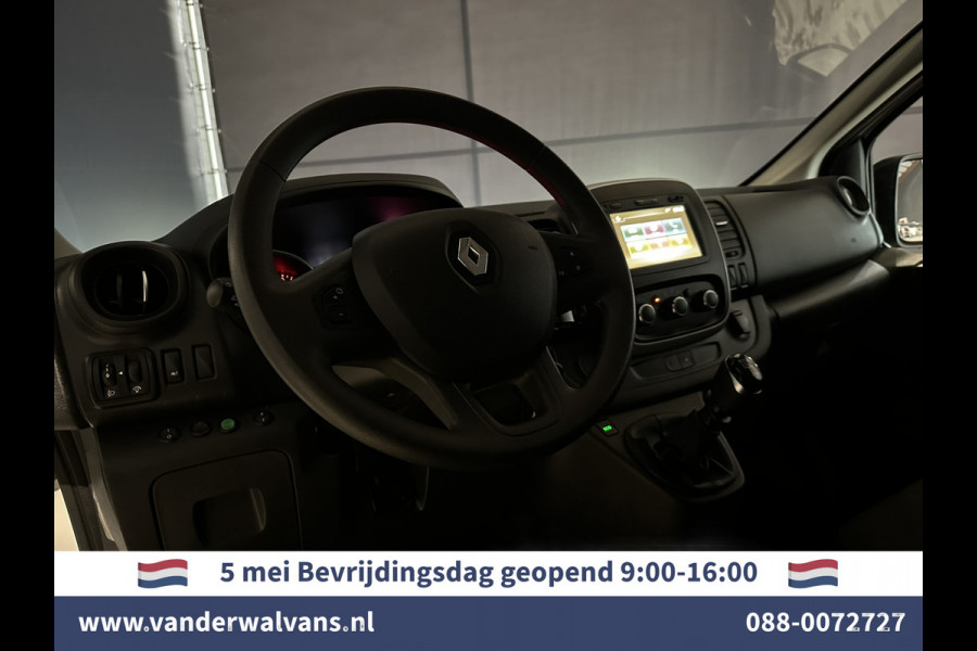 Renault Trafic 2.0 dCi 120pk L2H1 inrichting Euro6 Airco | Navigatie | LED | Camera | Cruisecontrol | Trekhaak Parkeersensoren, Bijrijdersbank