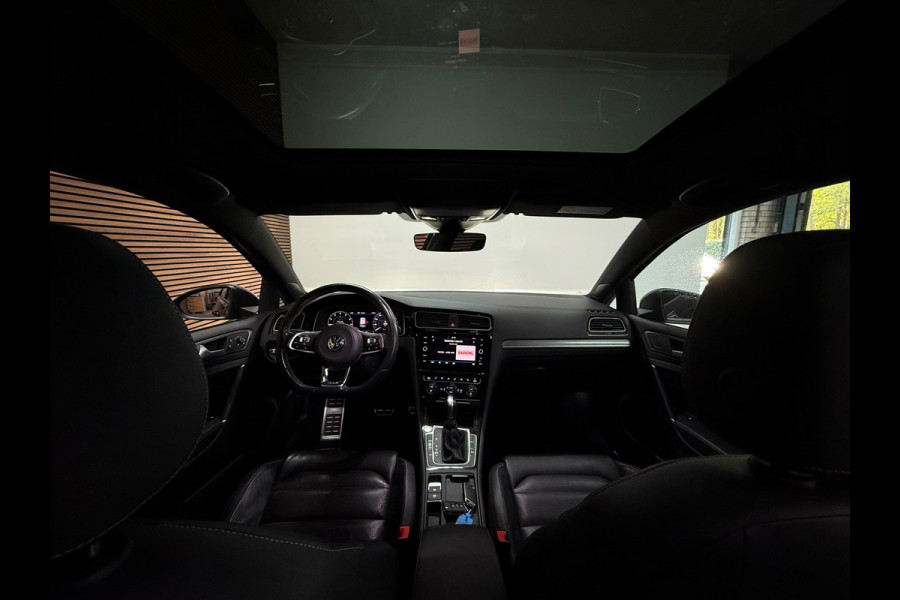 Volkswagen Golf 1.5 TSI Highline Business R LEDER / PANO / LED / CAMERA/ NAVI/ 18INCH / CLIMATE / STOELVERWARMING / BOMVOLLE GOLF!