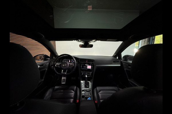 Volkswagen Golf 1.5 TSI Highline Business R LEDER / PANO / LED / CAMERA/ NAVI/ 18INCH / CLIMATE / STOELVERWARMING / BOMVOLLE GOLF!