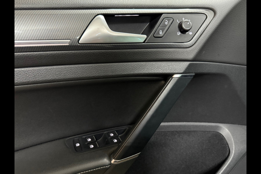Volkswagen Golf 1.5 TSI Highline Business R LEDER / PANO / LED / CAMERA/ NAVI/ 18INCH / CLIMATE / STOELVERWARMING / BOMVOLLE GOLF!