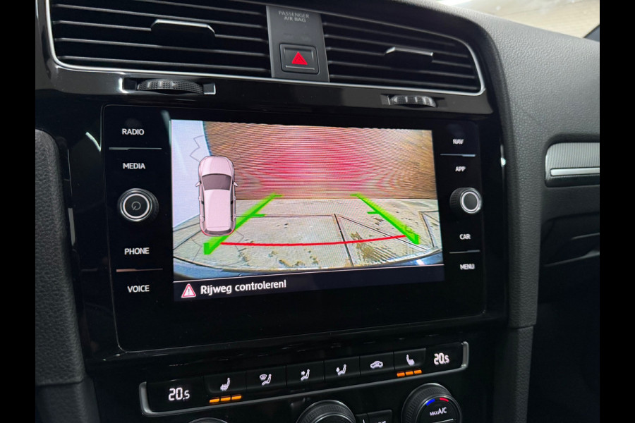 Volkswagen Golf 1.5 TSI Highline Business R LEDER / PANO / LED / CAMERA/ NAVI/ 18INCH / CLIMATE / STOELVERWARMING / BOMVOLLE GOLF!